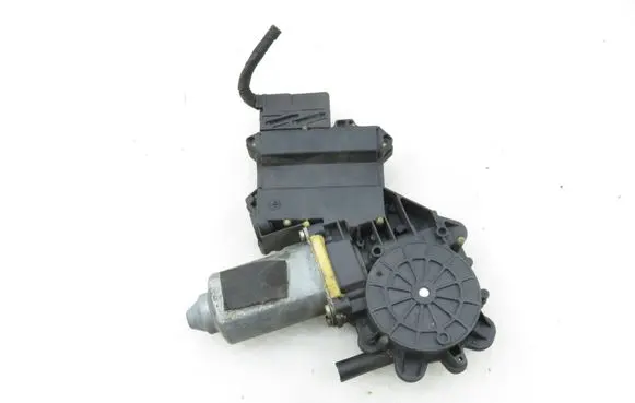 Volkswagen Golf III Front door window regulator motor 1H0959801A