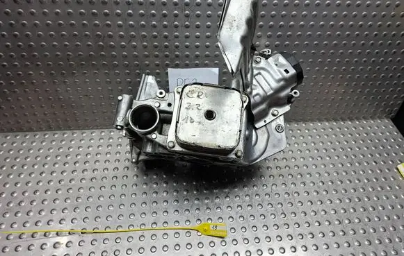 Honda CR-V Oil filter mounting bracket S27725864