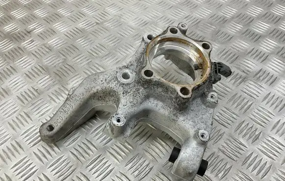 Rear wheel hub