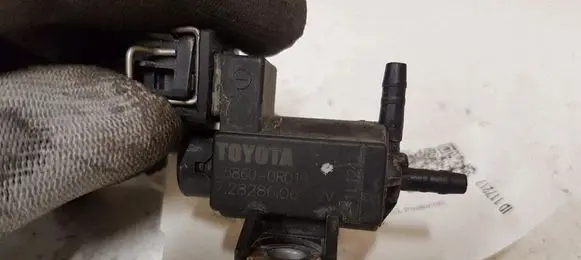 Toyota Avensis T270 Turbo solenoid valve 258600R010 72828606