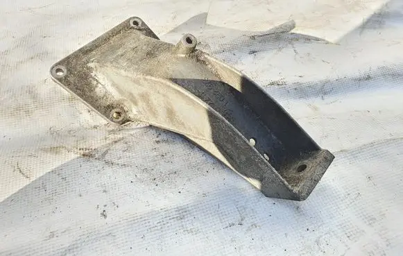 BMW 5 E39 Engine mounting bracket 1092973 22111092973