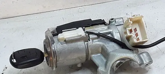 Toyota Avensis Verso Ignition lock 45020287