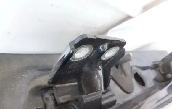 Alfa Romeo 156 Rear door lower hinge
