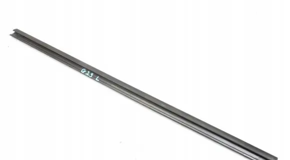 BMW Z4 g29 Front door glass trim molding 7429637