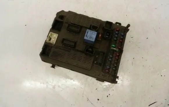 Citroen C5 Fuse module 9645352980IH