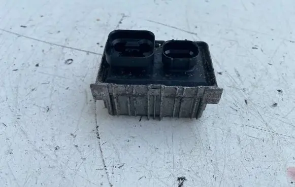 Opel Insignia A Glow plug pre-heat relay 55563423
