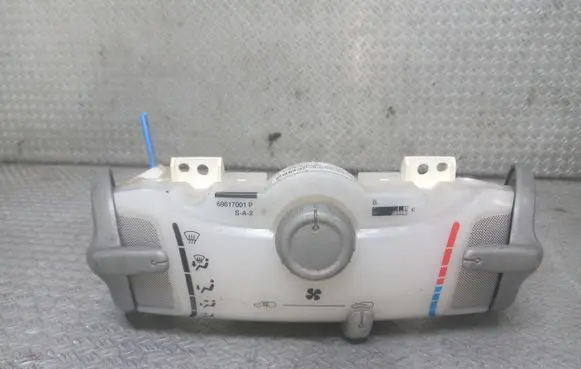 Peugeot 107 Climate control unit 559000H020