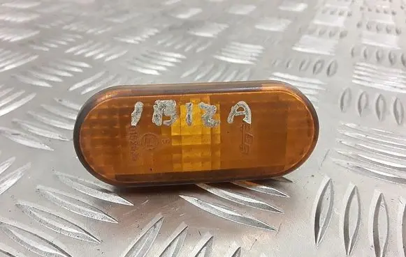 Ford Galaxy Front fender indicator light 0152636