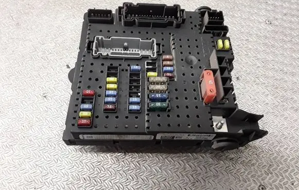 Volvo V70 Fuse module 8676391 12217799