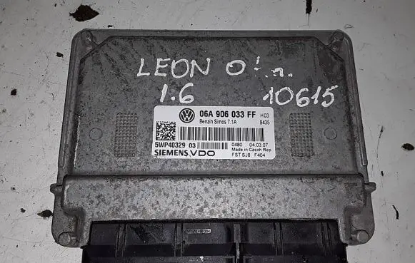 Seat Leon (1P) Engine control unit/module 06A906033FF