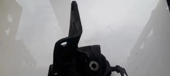 Toyota Corolla Verso AR10 Engine mount bracket