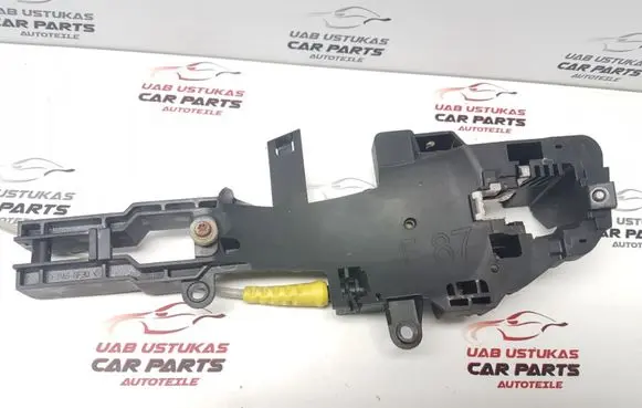 BMW 1 E81 E87 Front door exterior handle/bracket 