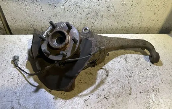 Nissan Pathfinder R51 Front wheel hub