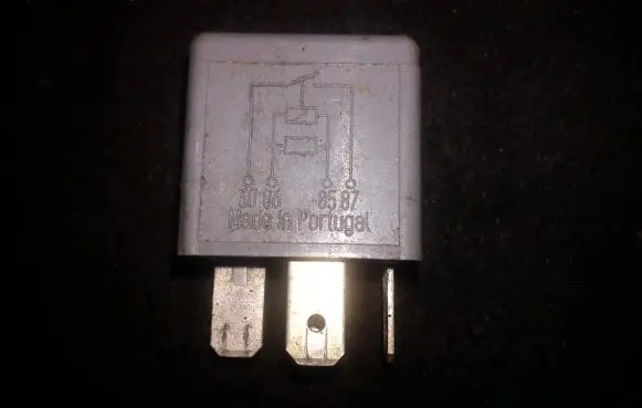 Volkswagen PASSAT B5 Other relay 8D0951253A V23134B52X301