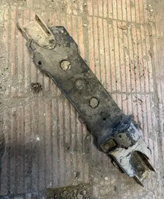 Mitsubishi L200 Gearbox mounting bracket