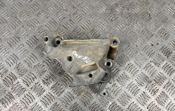 Engine mounting bracket