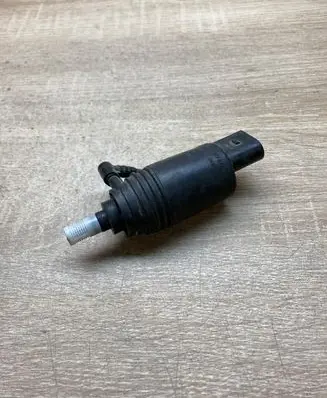 BMW 5 E39 Windscreen/windshield washer pump 8377612