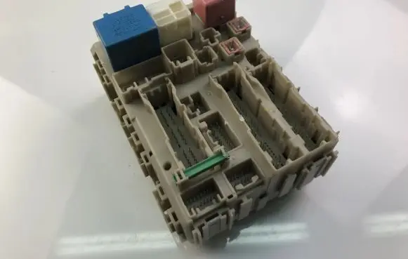 Toyota Avensis Verso Fuse box set 827300F051C
