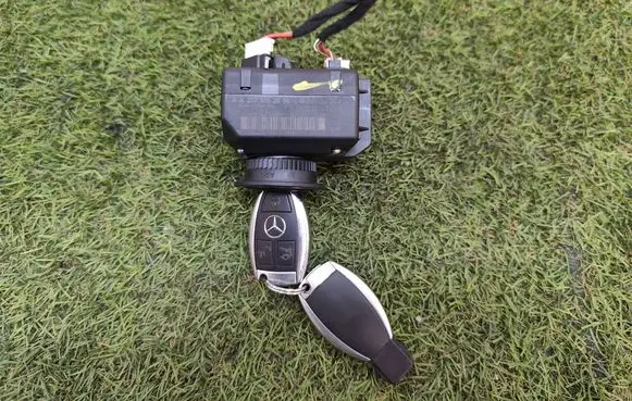Mercedes-Benz C W204 Ignition lock A2079052600 33003219 33003217