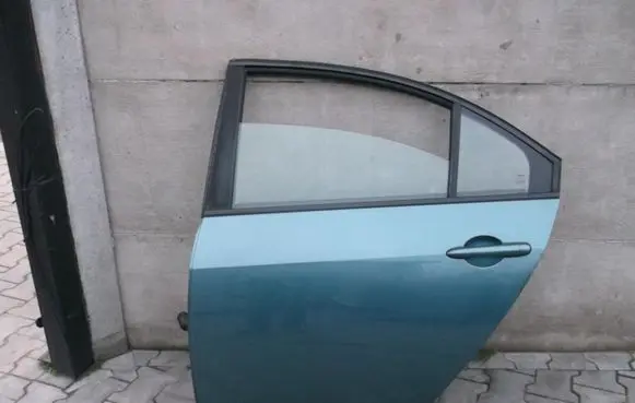 Nissan Primera Rear door
