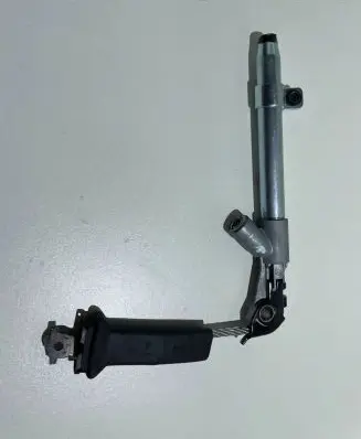 Tesla Model S Front seatbelt buckle 1084025