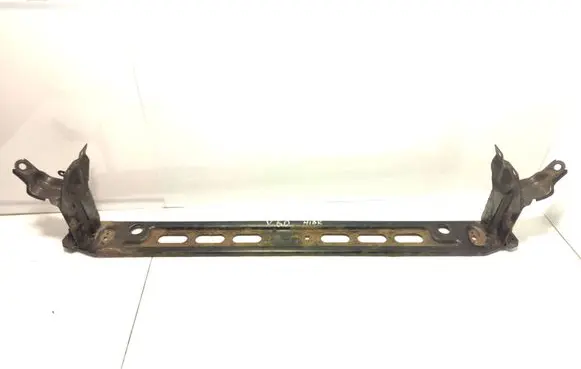 Volvo V60 Radiator mount bracket 31368100