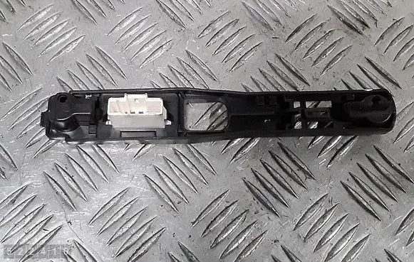 Citroen C5 Tail light bulb cover holder 89032717