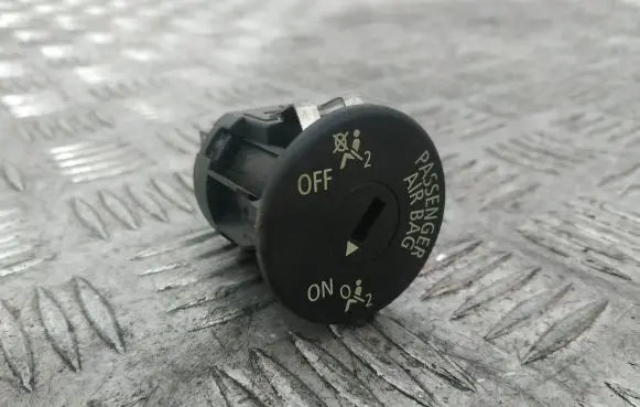 Passenger airbag on/off switch