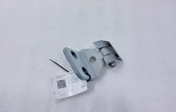 BMW X3 E83 Front door upper hinge 3402819
