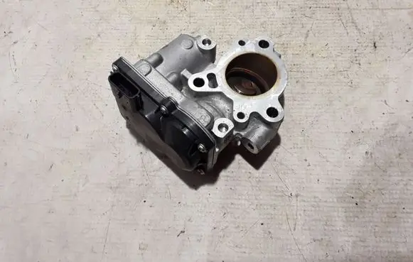 Renault Trafic III (X82) Electric throttle body valve 147100361R