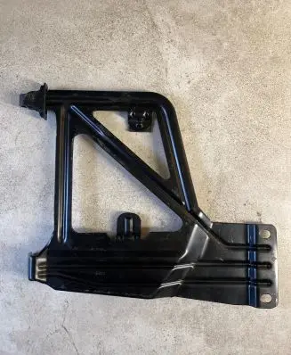 Battery bracket