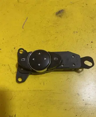 Mercedes-Benz E W211 Wing mirror switch 2118208310