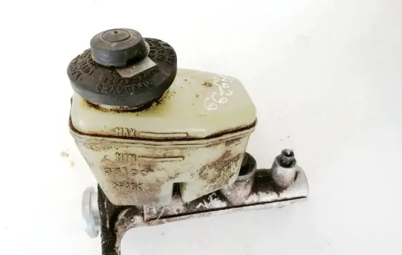Toyota Land Cruiser (HDJ90) Master brake cylinder