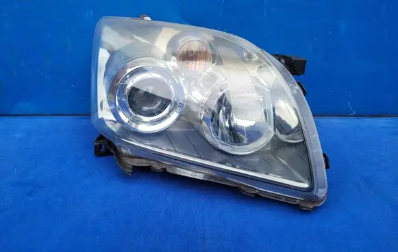Toyota Avensis T250 Headlight/headlamp 35106