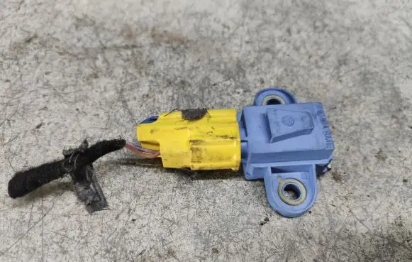 Volkswagen Golf V Airbag deployment crash/impact sensor 1K0955557A