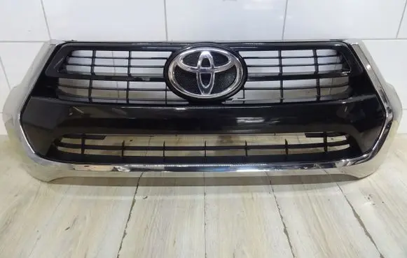 Toyota Hilux (AN120, AN130) Front bumper upper radiator grill 531000KK00