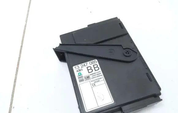Opel Astra H Door central lock control unit/module 330518684