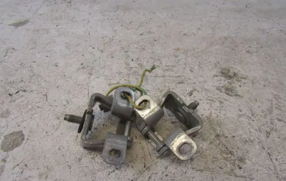Tailgate/trunk/boot hinge
