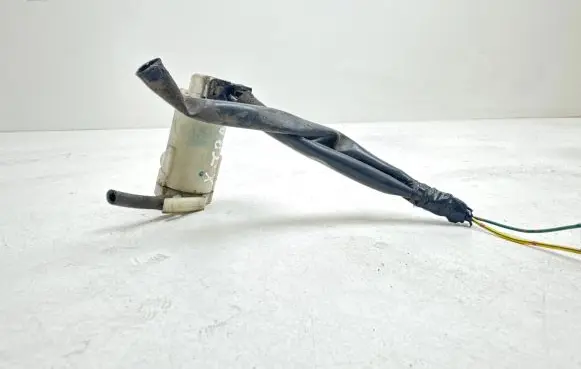 Nissan X-Trail T30 Windscreen/windshield washer pump 2224624 10590