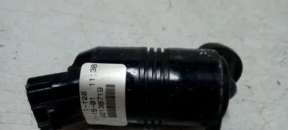 Volkswagen PASSAT CC Headlight washer pump 22138719