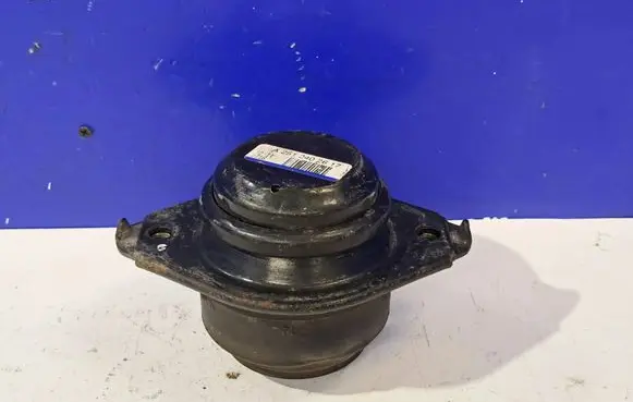 Mercedes-Benz R W251 Engine mount bracket A2512402617