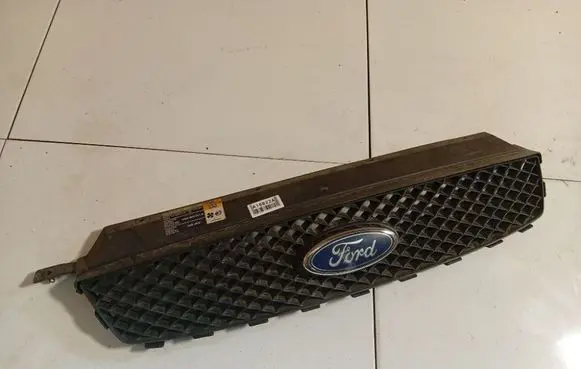 Ford Focus C-MAX Front grill 3M51R8138