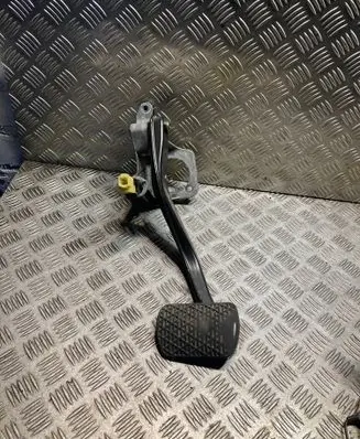 Mercedes-Benz E W211 Brake pedal 2112901519 A2112901519