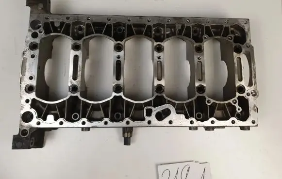 Volvo XC70 Engine block 31339345
