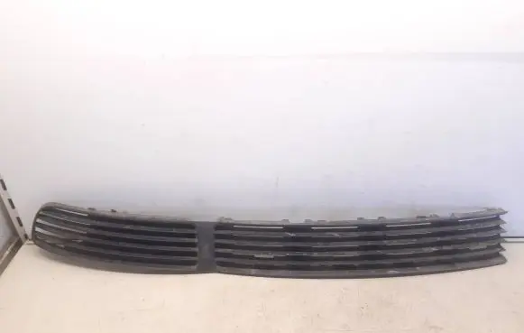 Volkswagen PASSAT B5 Front bumper lower grill 3B0853677A