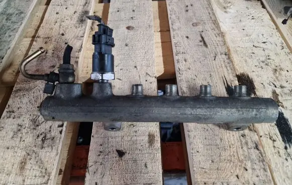 Opel Astra H Fuel main line pipe