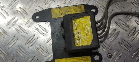 Renault Laguna I Airbag control unit/module 7700842194