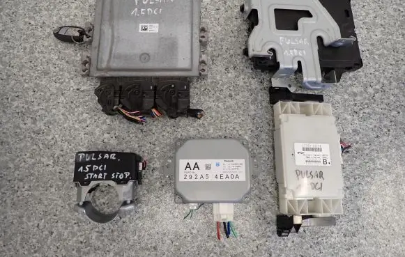 Nissan Pulsar Trunk lid opening control unit 