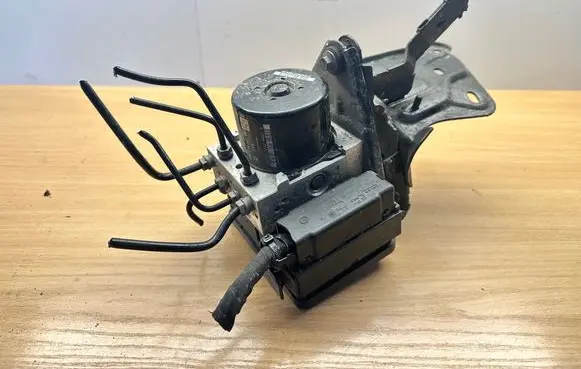 Volkswagen Golf VI ABS Pump 1K0614517DE 1K090739BJ