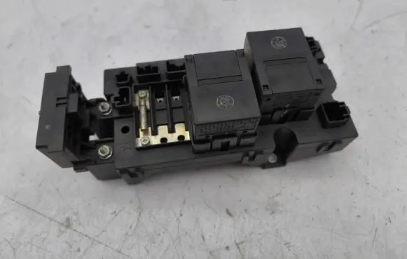 Lexus GS 300 350 430 450H Fuse module G382030010A